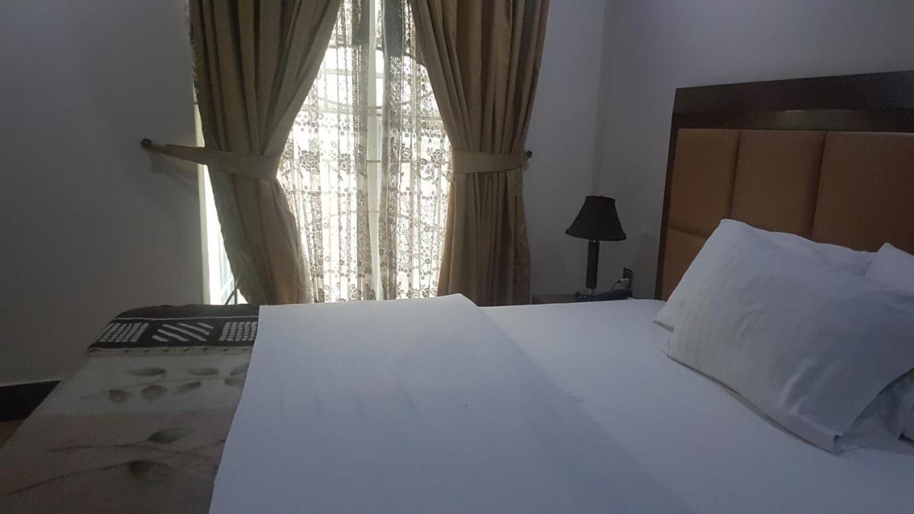 Midtown Hotel Rawalpindi Exteriör bild