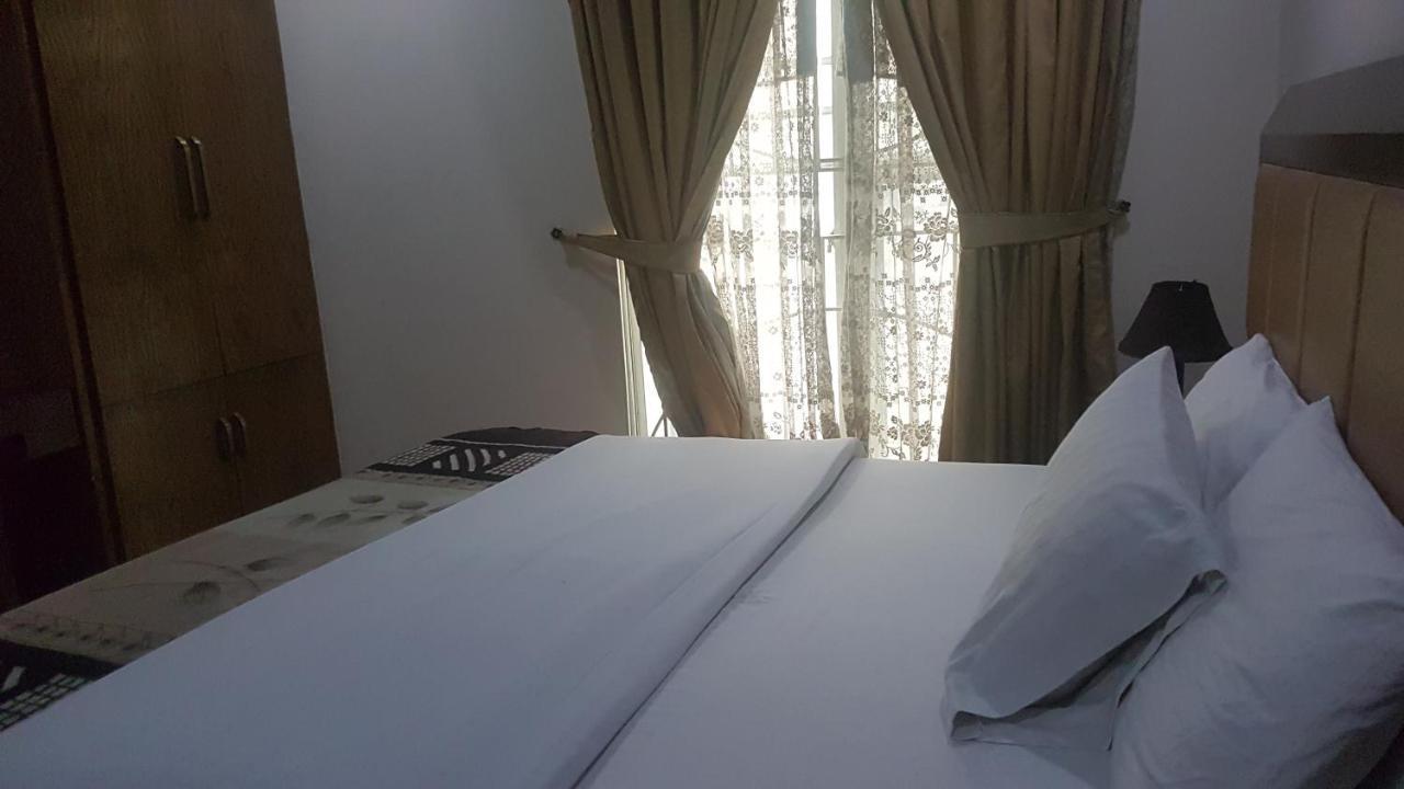 Midtown Hotel Rawalpindi Exteriör bild