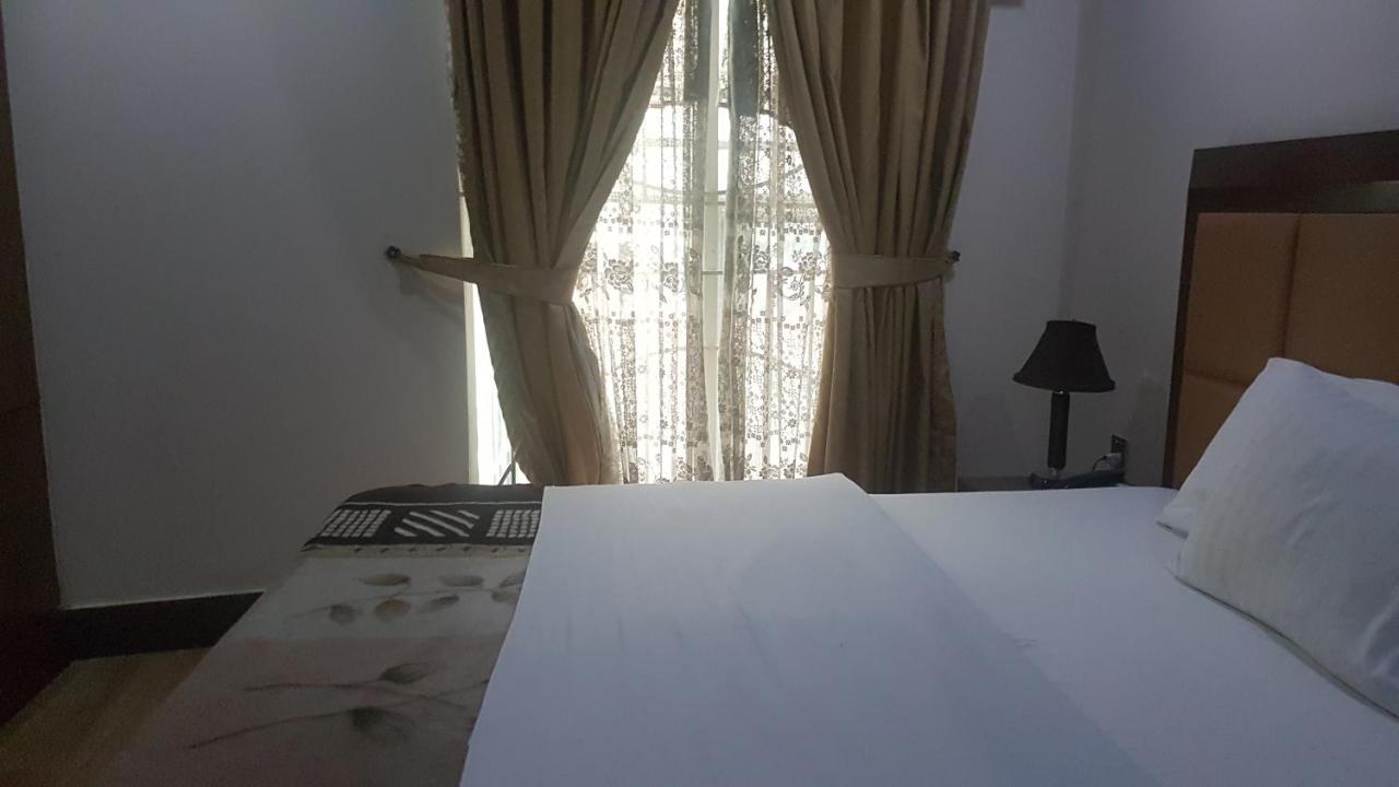 Midtown Hotel Rawalpindi Exteriör bild
