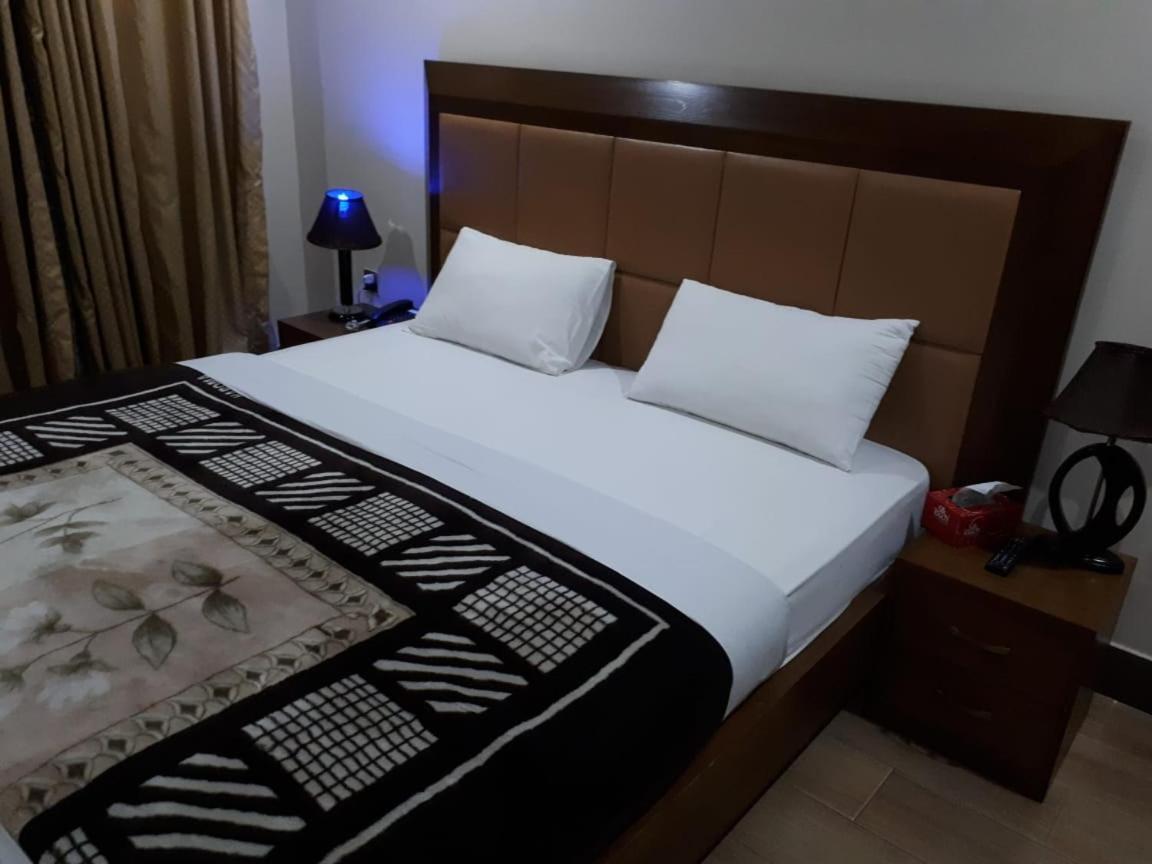 Midtown Hotel Rawalpindi Exteriör bild
