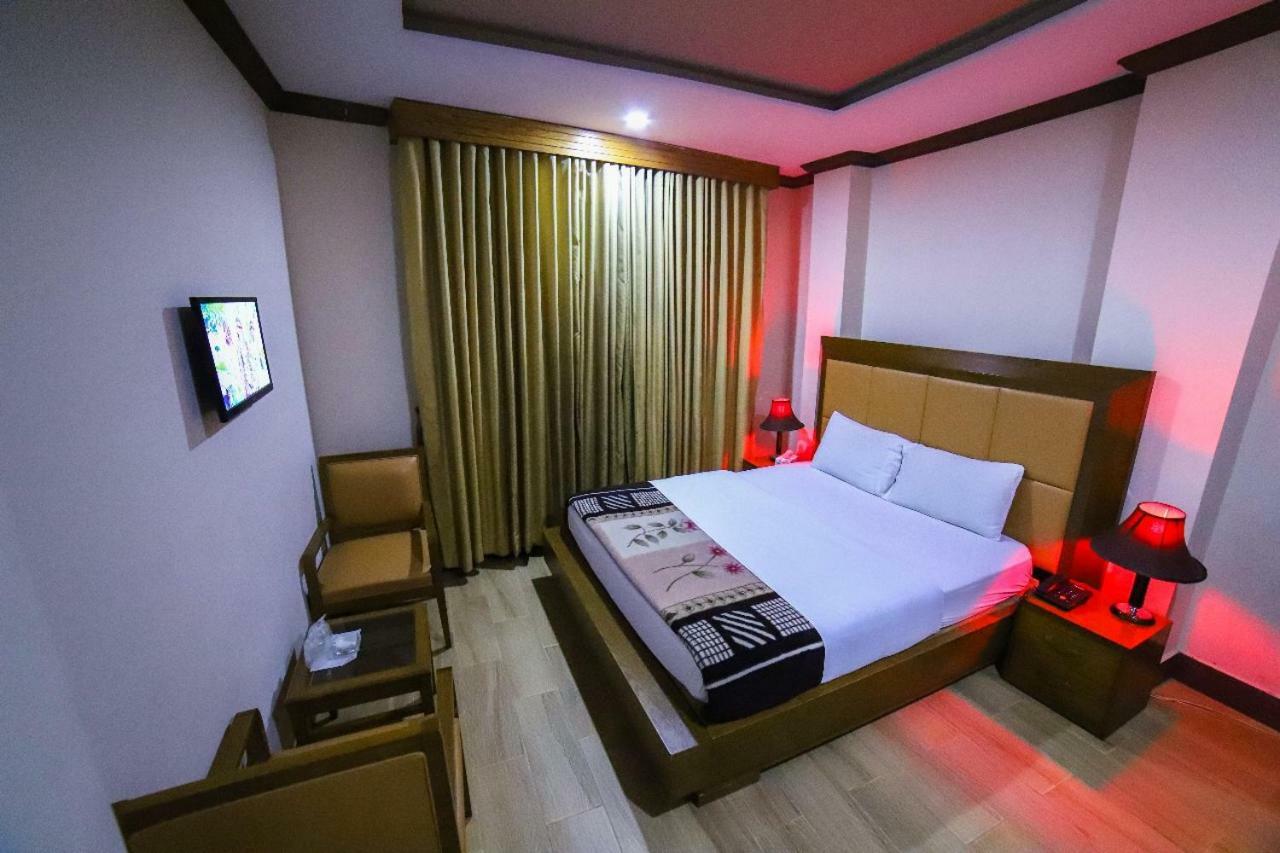 Midtown Hotel Rawalpindi Exteriör bild